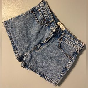 Abercrombie & Fitch -The Mom Short- high rise -size 28/6 NWOT